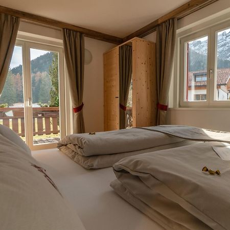 Garni Bergblick Hotel Braies  Exterior photo