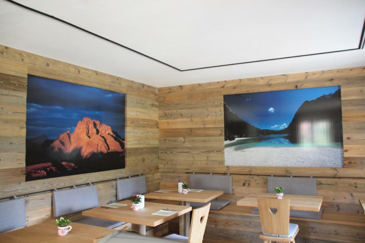 Garni Bergblick Hotel Braies  Exterior photo